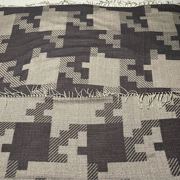 Women's Wrap - Picture 5 of 5